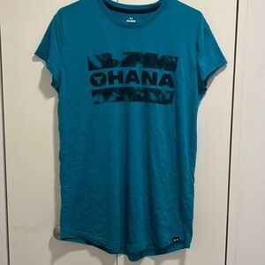 Under armour women’s size medium shirt